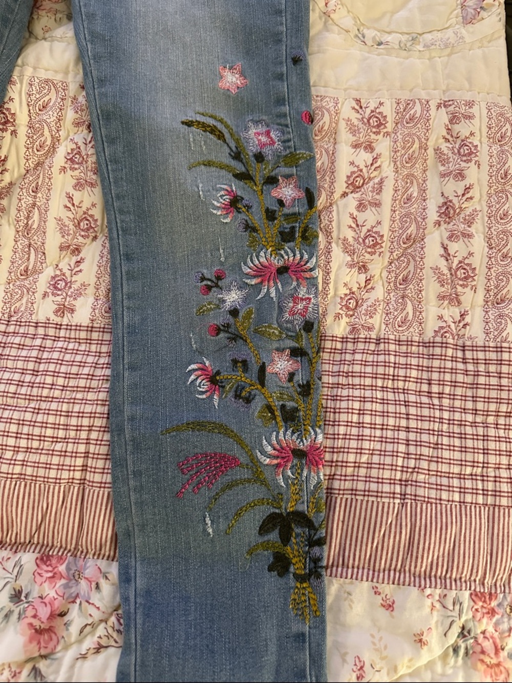 Embroidered Light Denim Skinny Jeans with Floral Detail - Picture 5 of 11